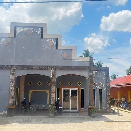 Oyo 93119 Guest House Leo Patra Muara Badak Kültér fotó